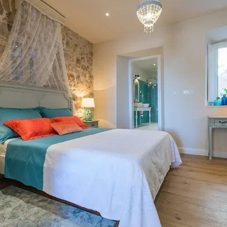 Ani Aquamarine Dubrownik